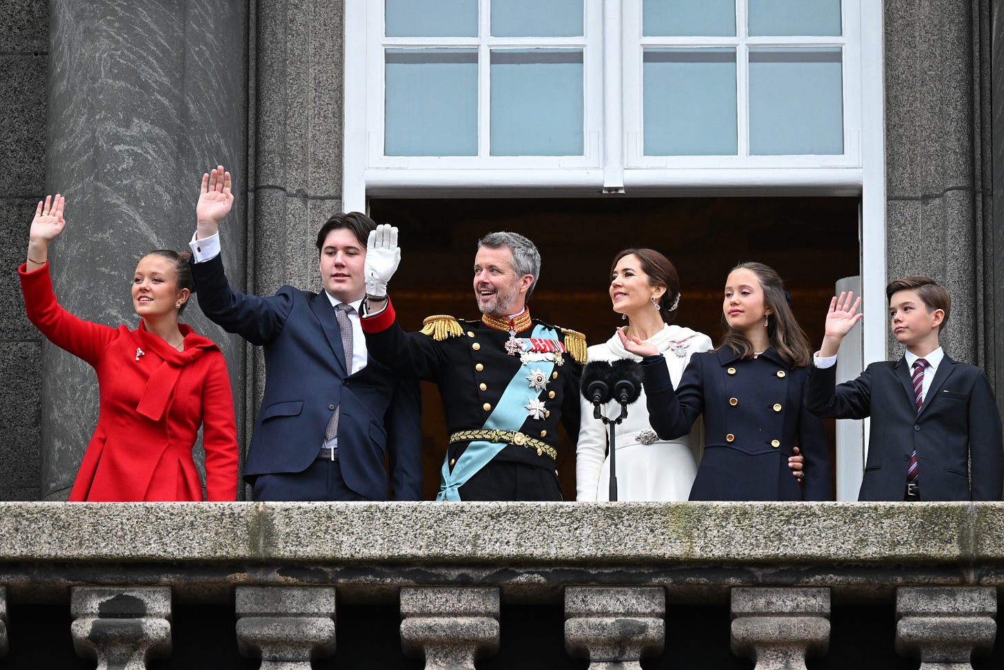 King Frederik and Queen Mary on palace balcony with their children
