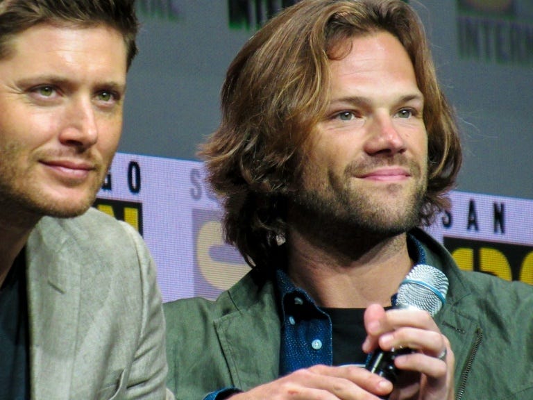 supernatural jared padaclecki jensen ackles comic con panel 2017 768x576-002