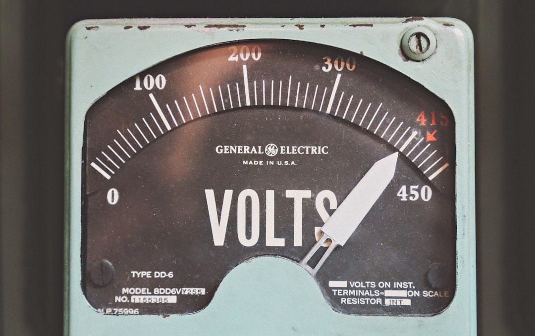 gray GE volt meter at 414