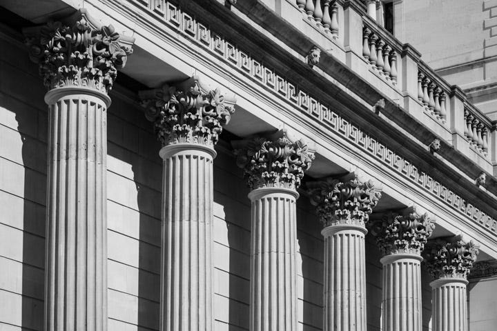 PHOTOGRAPH OF BANK OF ENGLAND COLUMNS 3, LONDON - ENGLAND