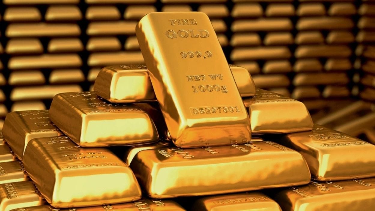 Gold prices edge higher as US dollar, Treasury yields slip | Emirates News  Agency