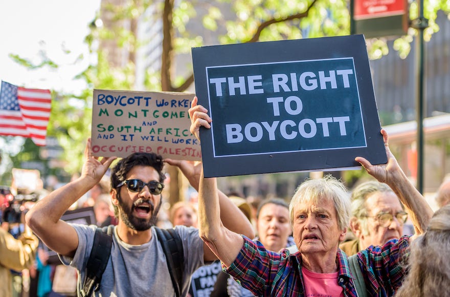 Demonstrators protesting for the right to boycott Israel in New York City, June 2016 (Erik McGregor) Demonstrators protesting for the right to boycott Israel in New York City, June 2016 (Erik McGregor)