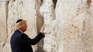 Trump in Middle East: Symbols but little substance - BBC News