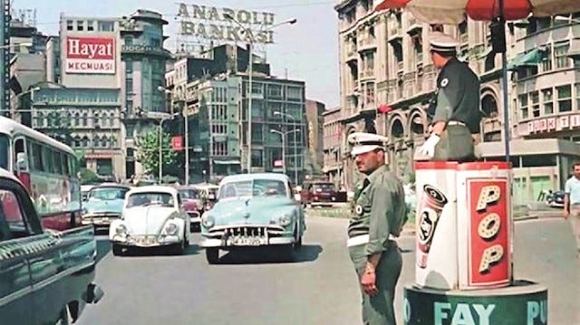 Zaman Makinasında Yolculuk: Türkiye'nin 1970'li Yılları | Yeni Şafak Kitap  Eki Haberleri