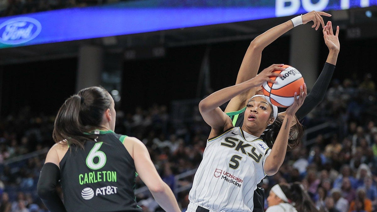 Sky's Angel Reese breaks WNBA record for consecutive double-doubles in  season | Fox News