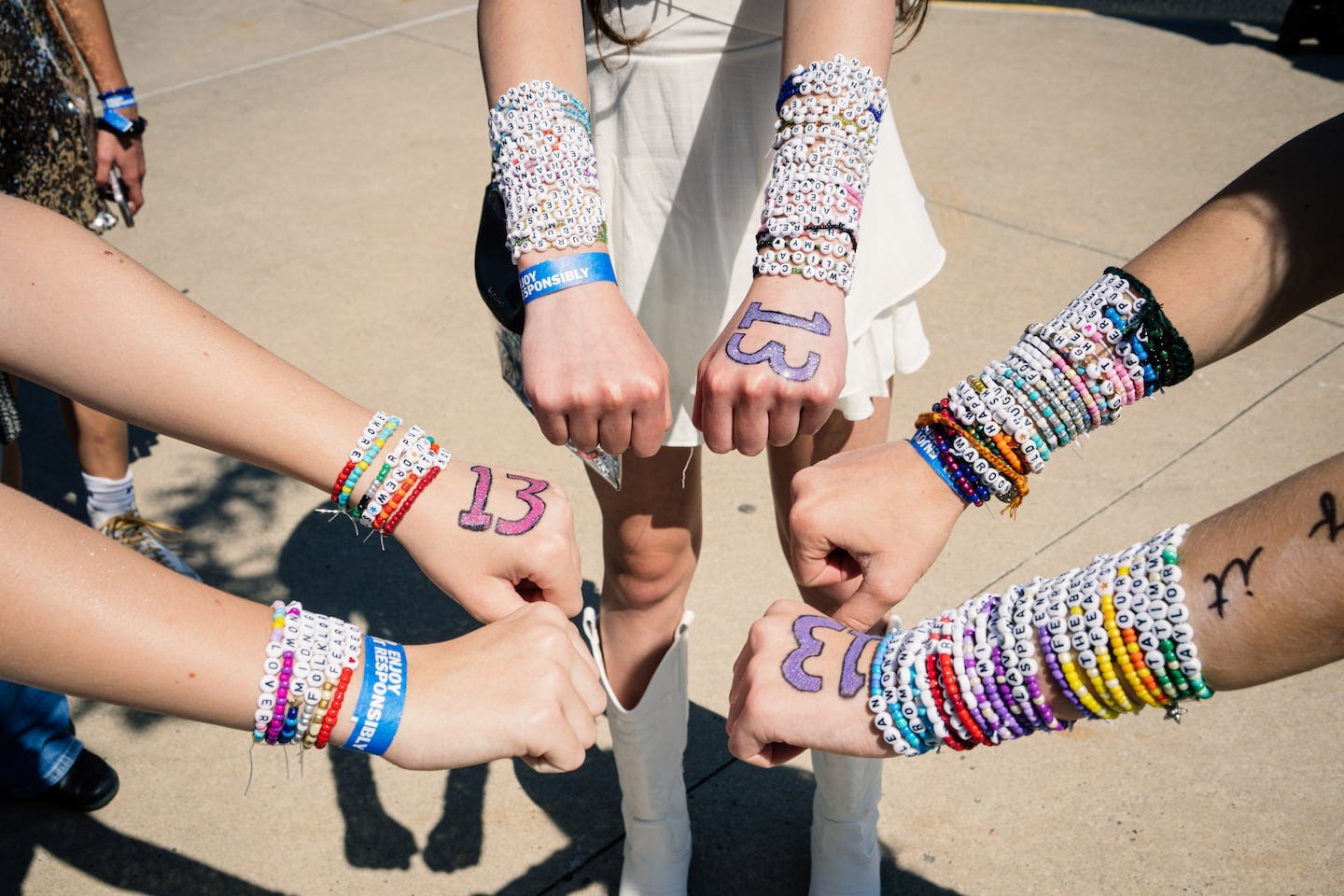 Taylor Swift, friendship bracelets, and closing the liking gap