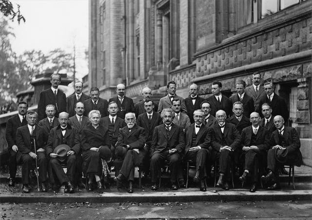 r/HistoryPorn - Fifth Conference of the Solvay Institutes for Physics and Chemistry 1927 [3178 x 2249]