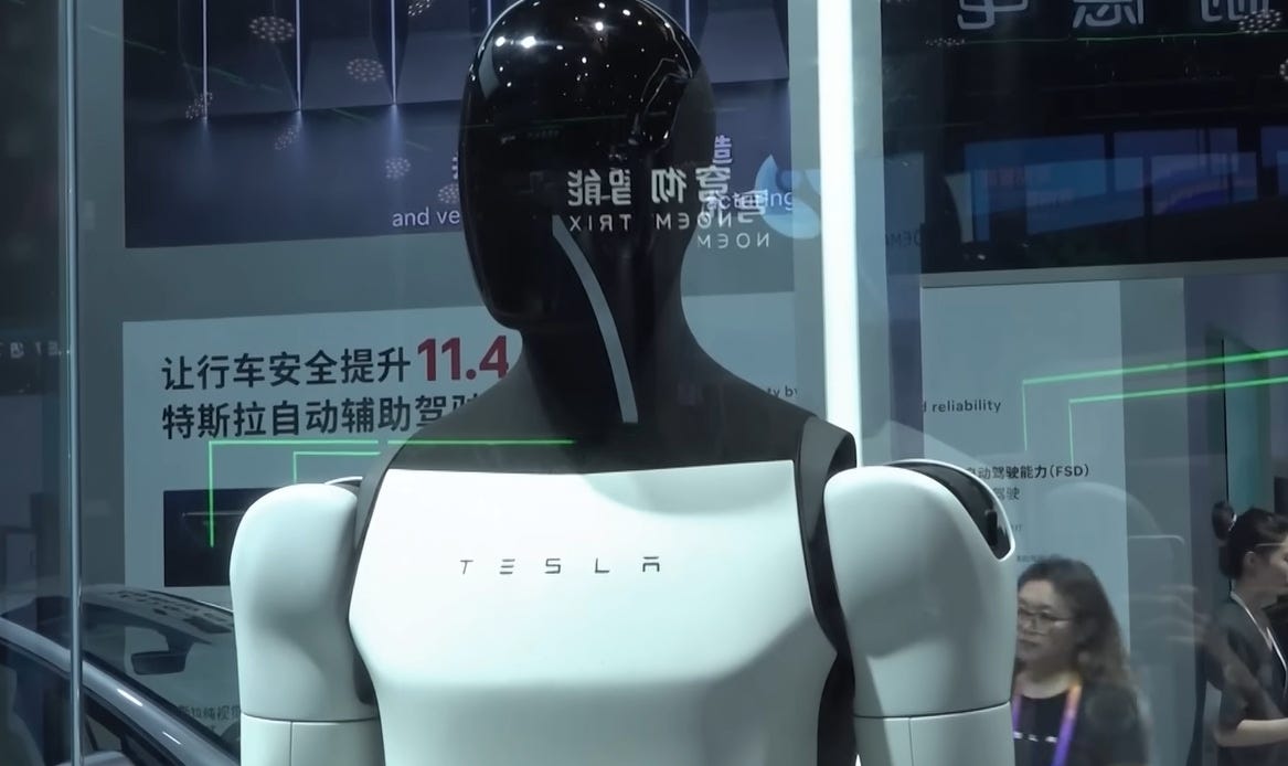 Tesla Optimus Humanoid Robot Draws Crowds at World AI Conference