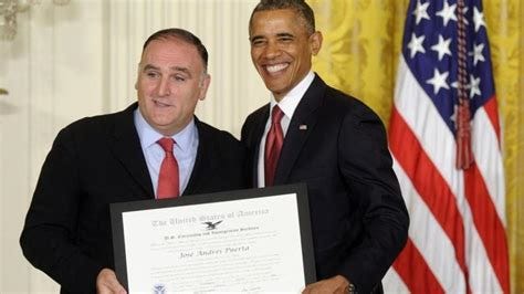 Obama entrega un galardón al chef José Andrés