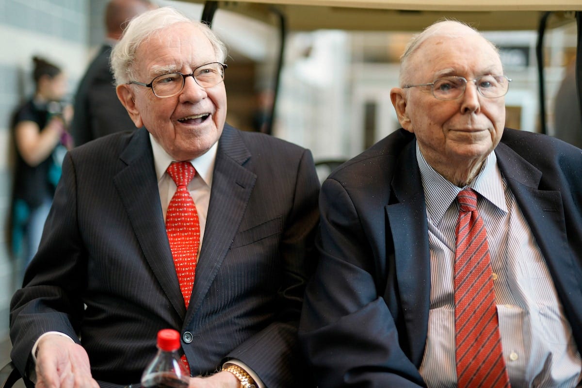 Charlie Munger, dry-witted sidekick to Warren Buffett, dies at 99 - The  Washington Post