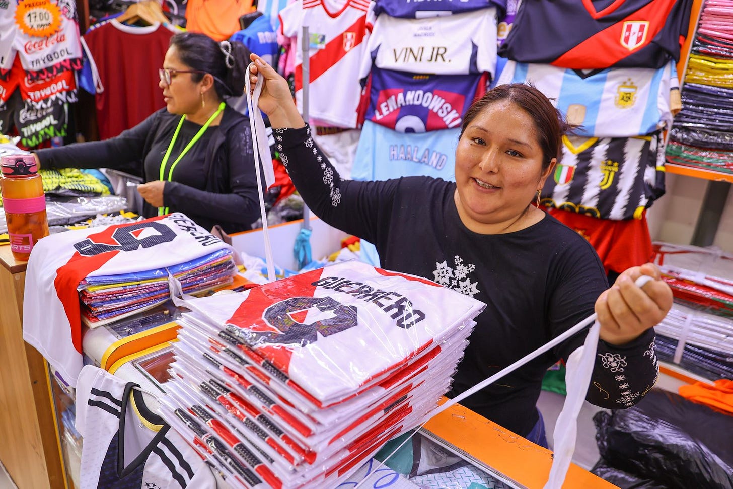 Gamarra: se reduce venta de camisetas de la selección peruana por malos  resultados - La Noticia