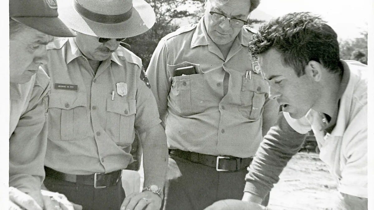 Deputies and searchers plan the search operation Deputies and searchers plan the search operation