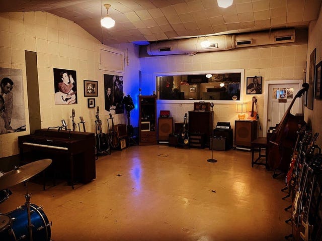 If you ever get the chance, you need to stand in this room … Sun Studio  where is all started. 🎼👑🎙️ : r/Elvis