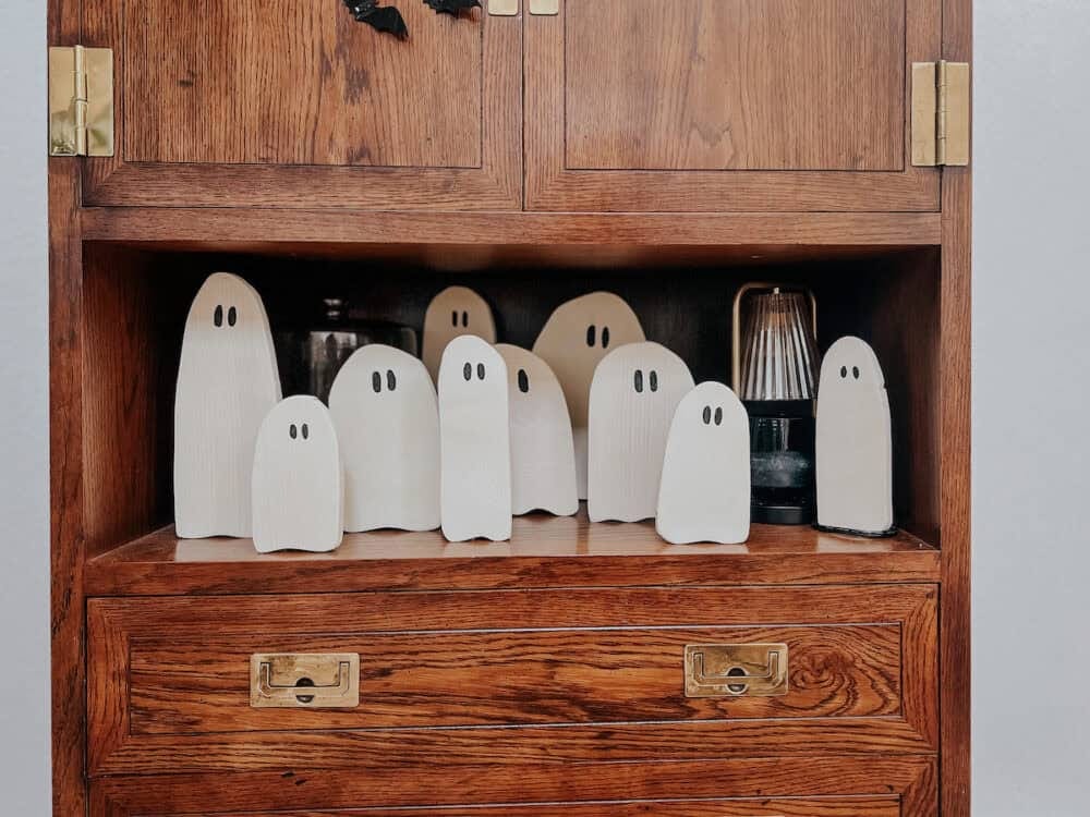 The Cutest DIY Wood Ghost Halloween Decor – Love & Renovations