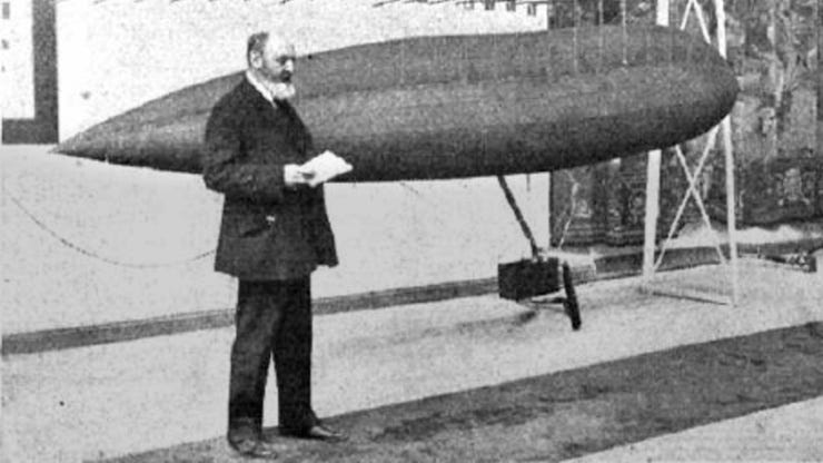 Leonardo Torres Quevedo con el dirigible que inventó