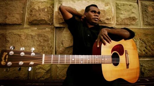 Singer Yunupingu dies aged 46