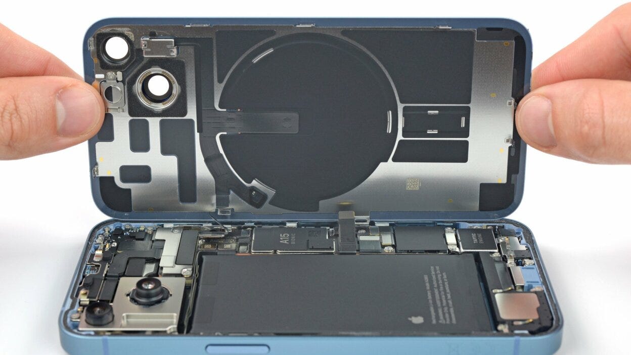 Future iPhones might have an easily replaceable battery due to new EU law |  Mashable