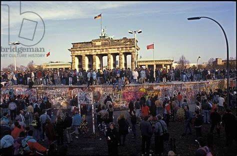 Berliners from East and West celebrating the opening of the border at ...
