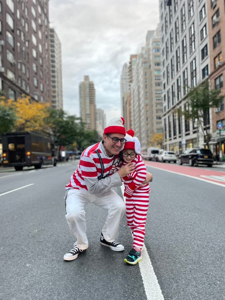 dad and daughter nyc where's waldo
