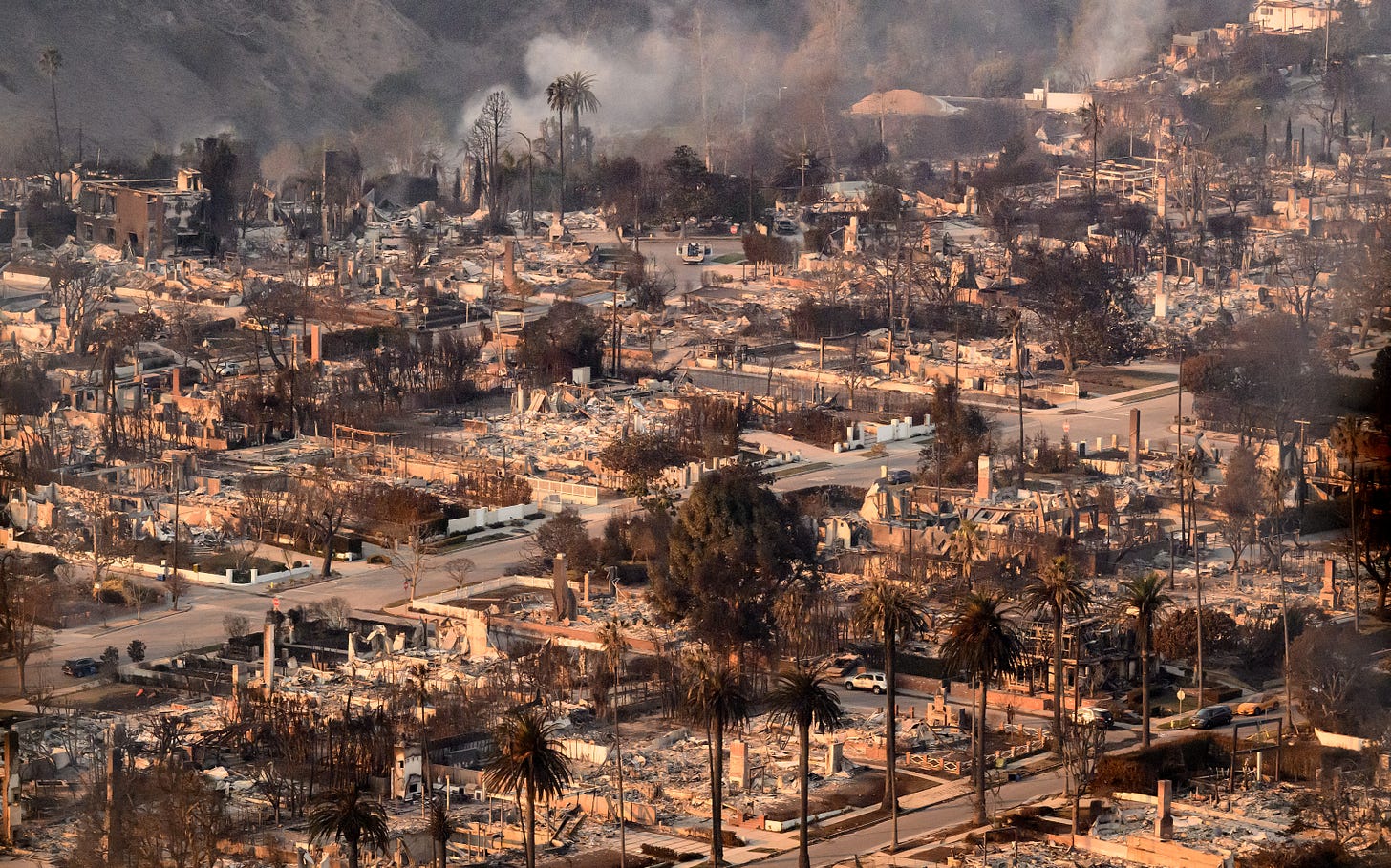 Crews work to contain Palisades Fire as gusty winds return | KTLA