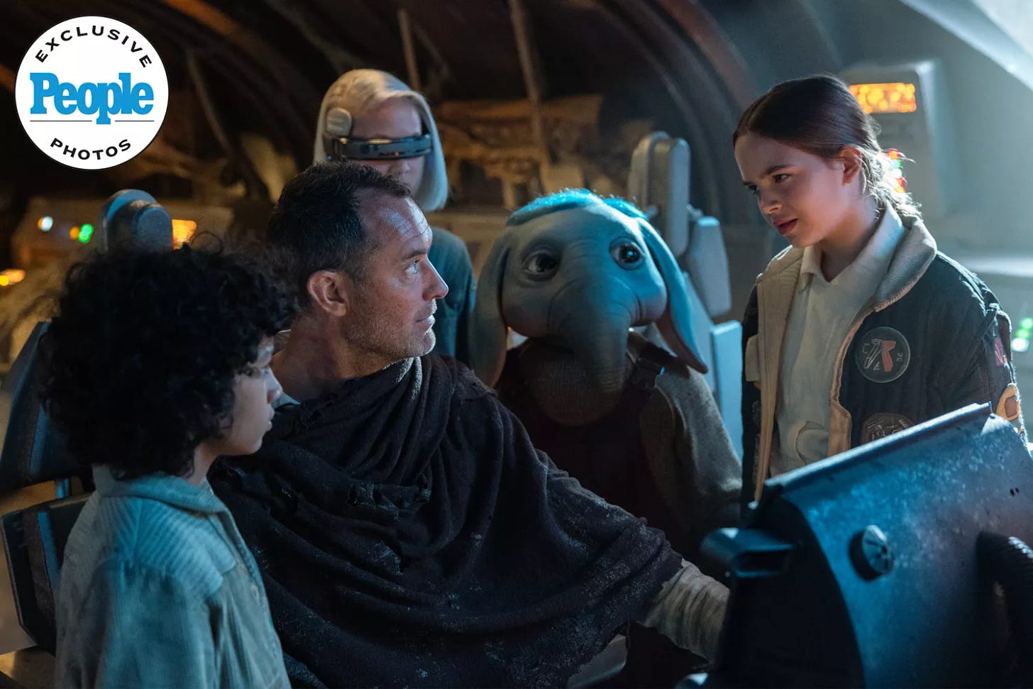 (L-R): Wim (Ravi Cabot-Conyers), Jod Na Nawood (Jude Law), KB (Kyriana Kratter), Neel (Robert Timothy Smith), and Fern (Ryan Kiera Armstrong) in Lucasfilm's STAR WARS: SKELETON CREW, exclusively on Disney+.