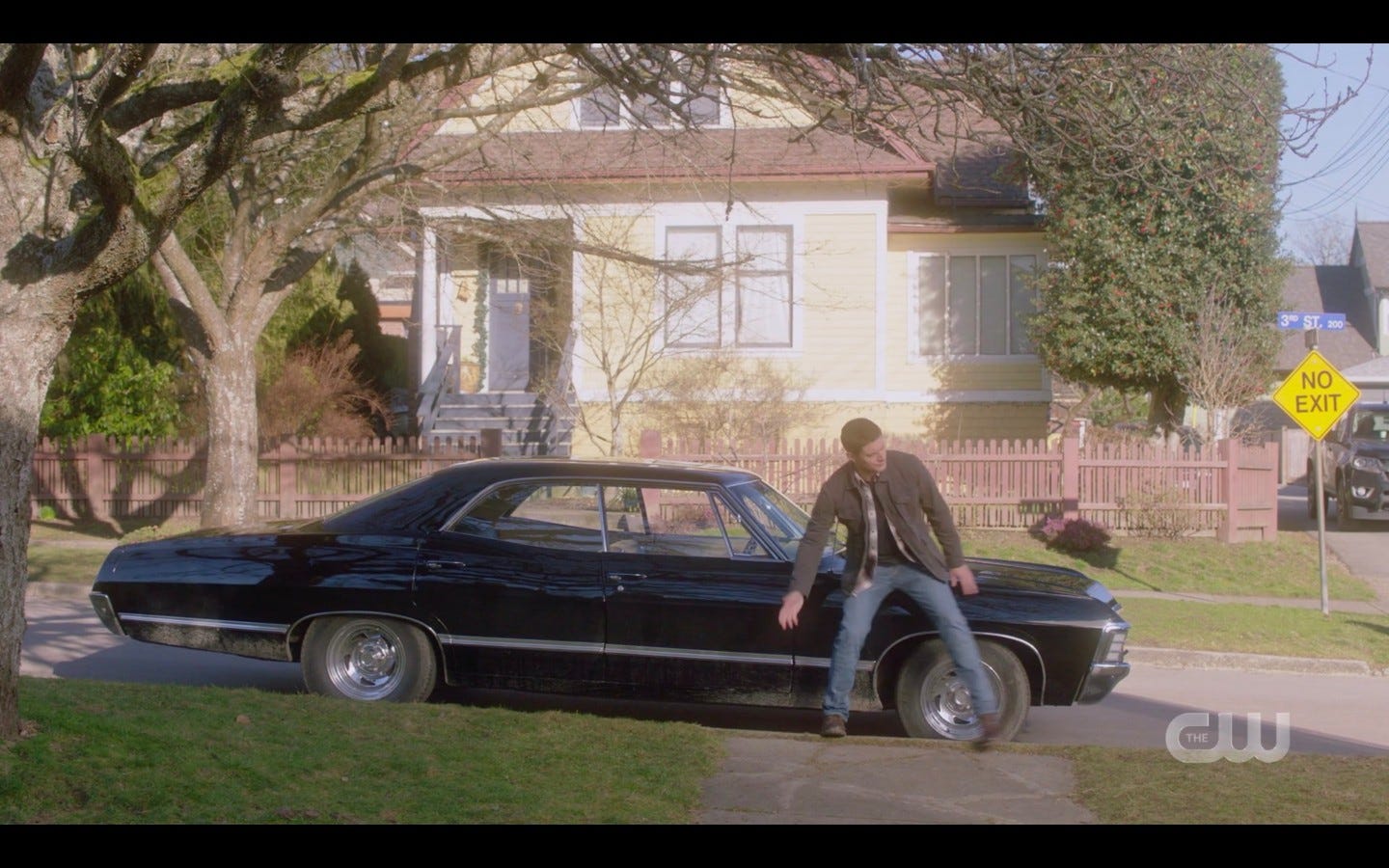 Dean Winchester scootching away from snake on car spn 1415