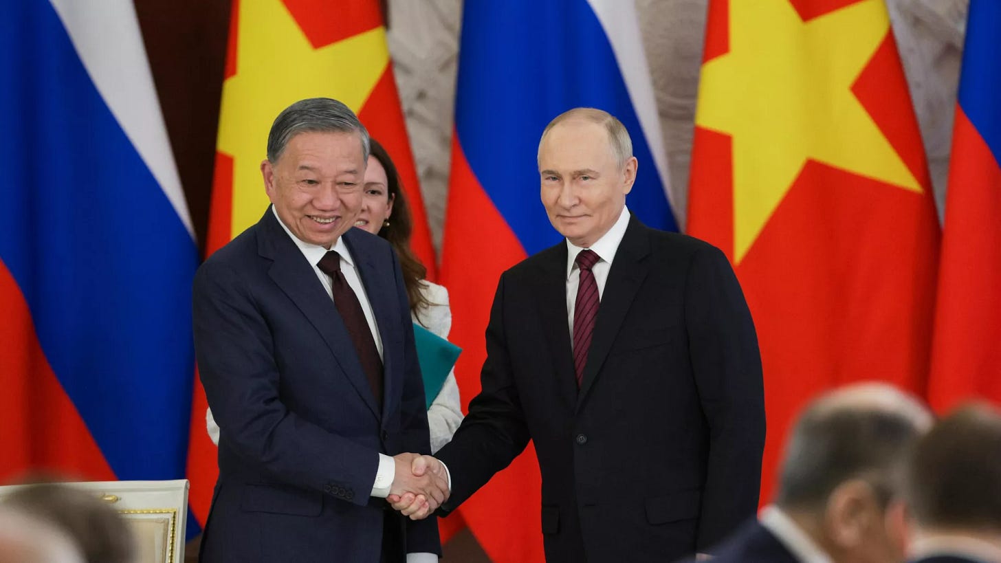 Segretario generale del Comitato centrale del Partito comunista vietnamita A Lam e al presidente russo Vladimir Putin - Sputnik International, 1920, 14.06.2025