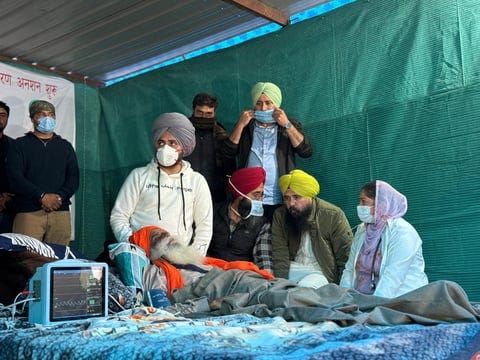 Farmer leader Jagjit Singh Dallewal being visited by politicians on the 21st day of his hunger strike. 