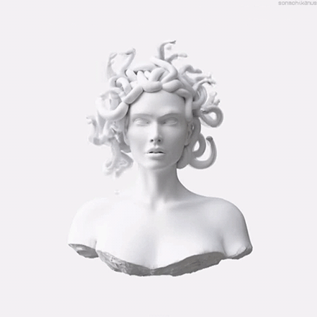 Medusa representada em estátua branca