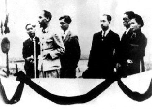 DailyRadical History on Twitter: "Sep 2 1945 - Ho Chi Minh reads  declaration of independence for Vietnam. https://t.co/95QyBp01na" / Twitter