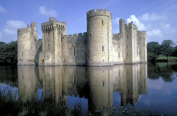 Moats and majesty - Discover Britain