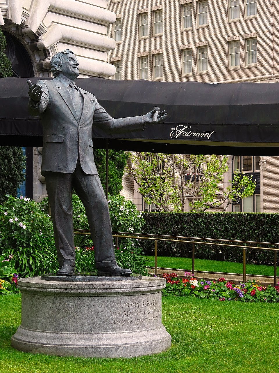 Tony Bennett statue outside the Fairmont Hotel in San Francisco