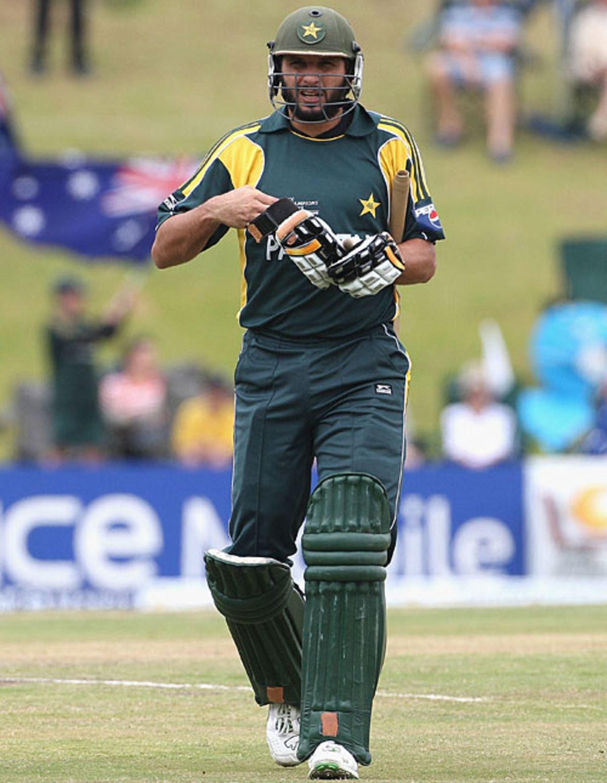 Shahid Afridi walks back after being dismissed for 15 | ESPNcricinfo.com