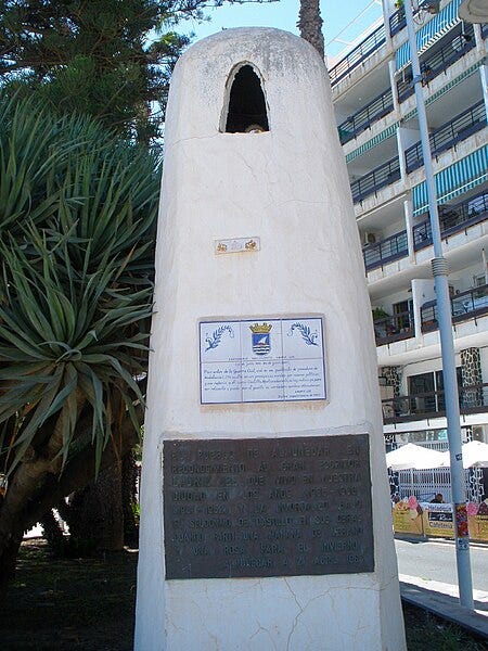 File:Almuñécar - Monumento a Laurie Lee.jpg