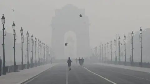 Getty Images A view of Kartavya Path engulfed in a layer of smog, on October 27, 2024 in New Delhi, India. 