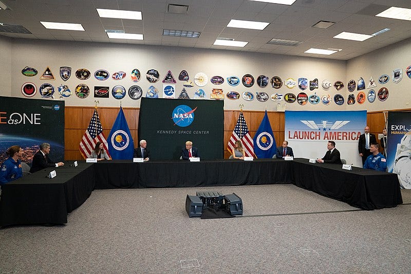 File:President Trump and the First Lady at the Kennedy Space Center (49949203966).jpg