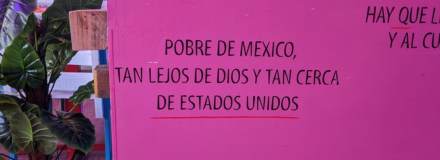 a pink wall with the words "pobre de Mexico: tan lejos de dios y tan cerca de estados unidos"