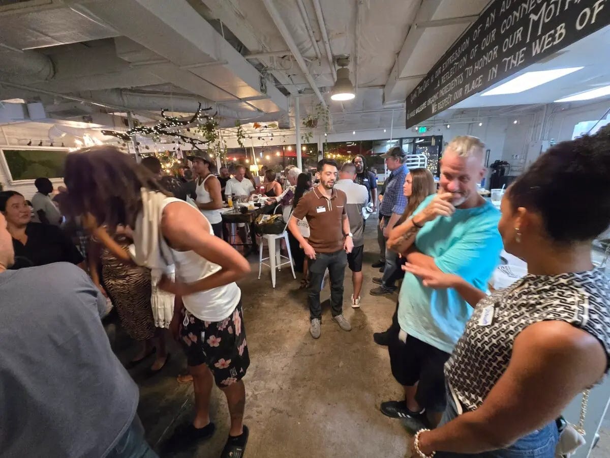 Unvaccinated singles meet and mingle at The Giving Tree in Phoenix, Ariz., on July 15, 2024. (Allan Stein/The Epoch Times)