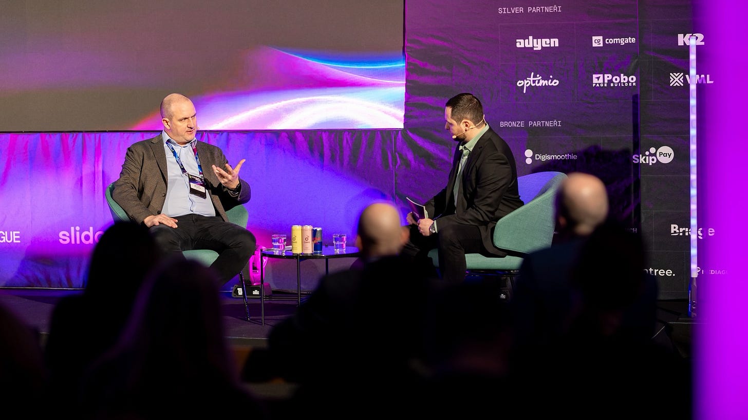 Jérôme Poussin & David Simões speaking about Omnichannel Commerce in the Ecommerce Prague 2024 event