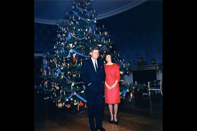 President J.FK. and First Lady Jackie Kennedy during Christmas time at ...