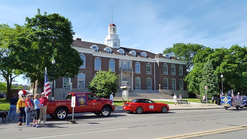 File:Former city hall during Memorial Day Parade, Dearborn, Michigan.jpg