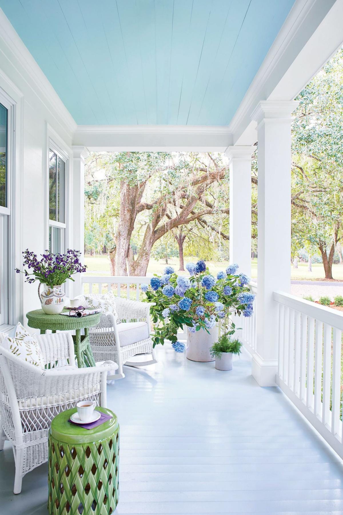 10 Blue Paint Colors for Porch Ceilings