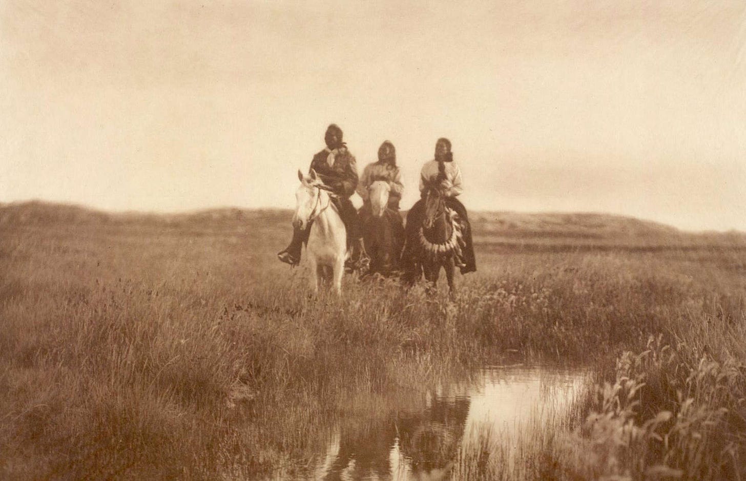 Sioux peoples riding on horseback