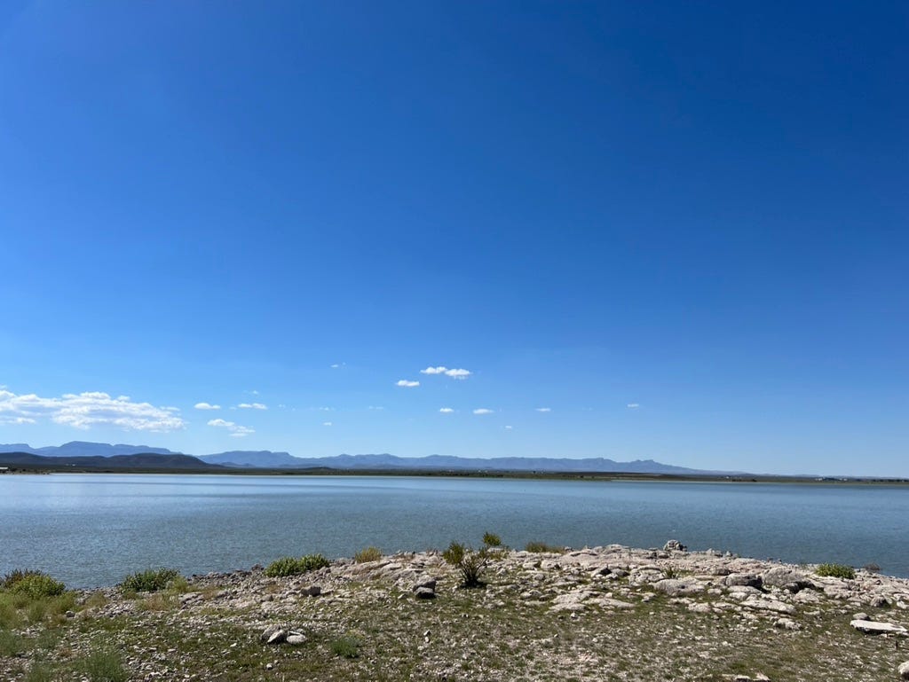 A large body of water with a rocky shore

Description automatically generated