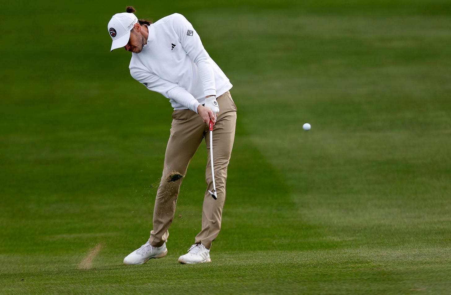 Gareth Bale stuns pro golfers with incredible cart path shot at Pebble  Beach Pro-Am | CNN