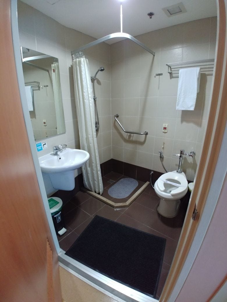 Bathroom in a private room at St. Luke's BGC