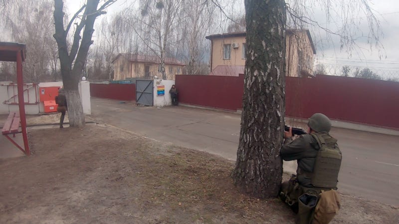 File:Українські бійці прикривають відхід особового складу і цивільних службовців.png File:Українські бійці прикривають відхід особового складу і цивільних службовців.png