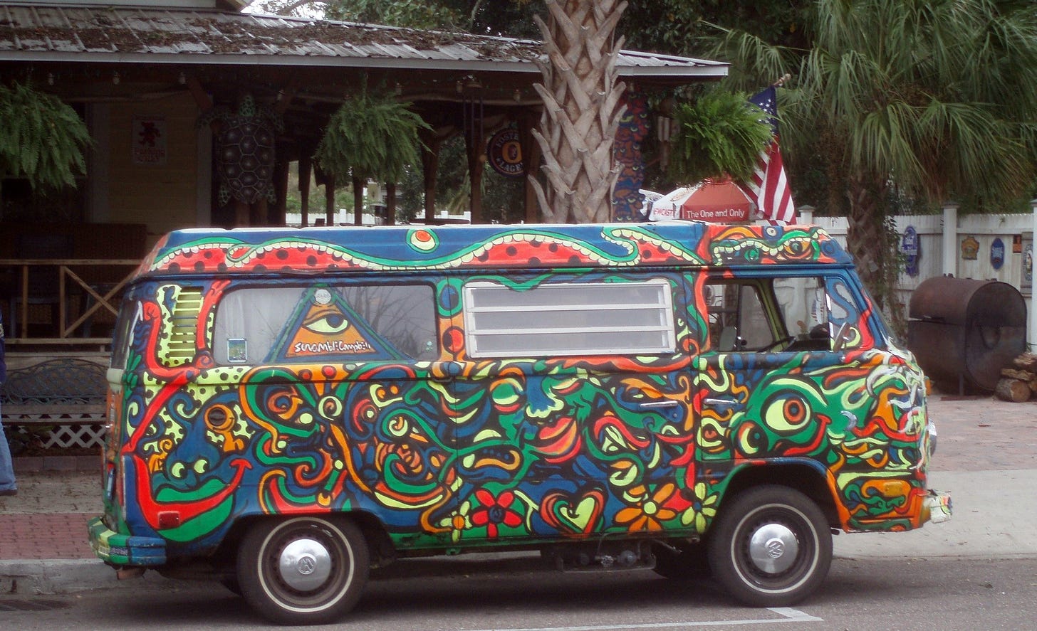 File:Hippie Bus Ferdinanda Beach (2082525916).jpg - Wikimedia Commons