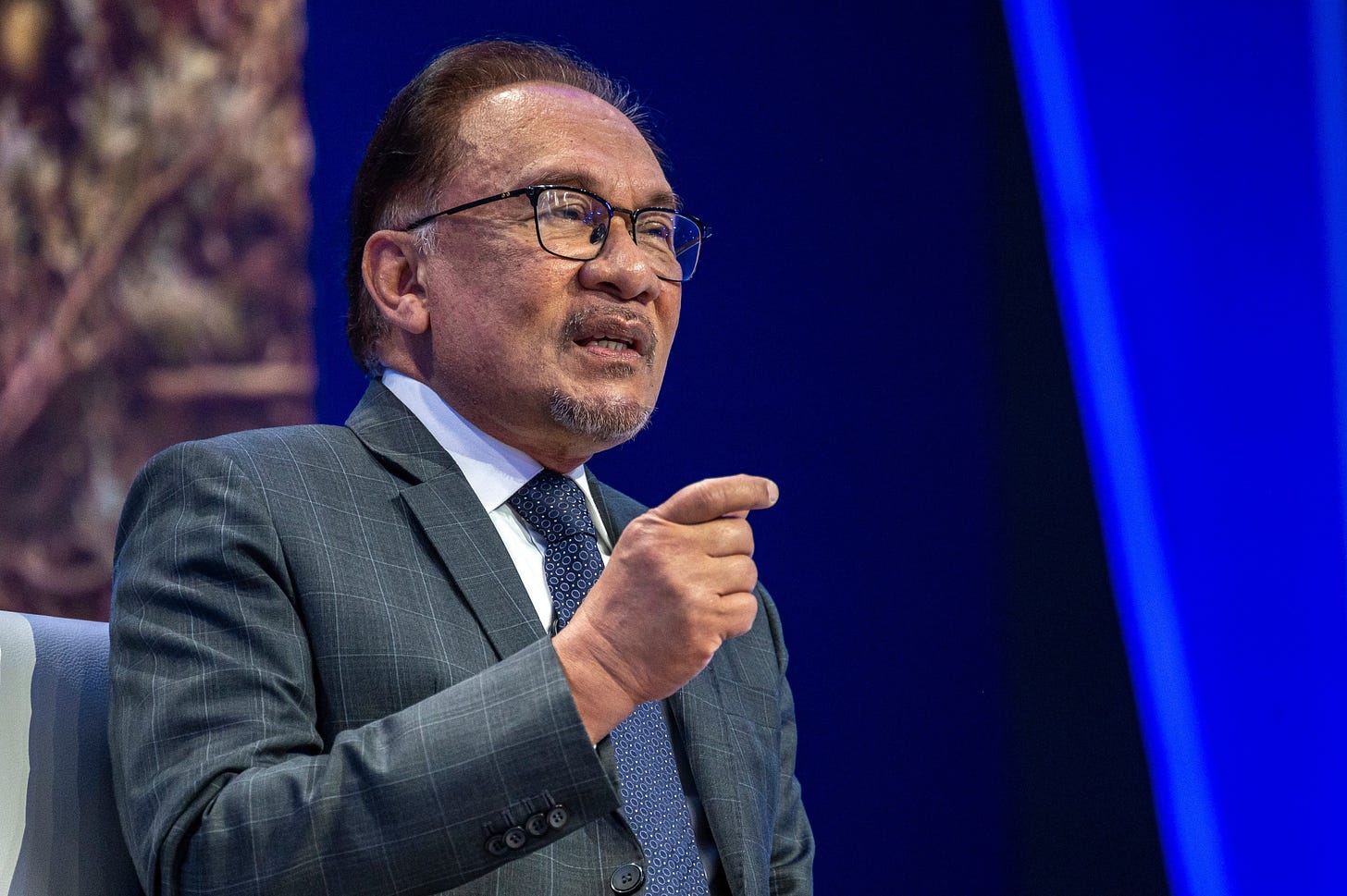 Malaysia's Anwar Faces Hard Choices as Popularity Dips - Bloomberg