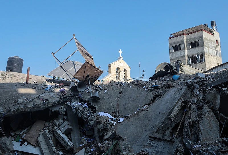 Az Izraeli Védelmi Erők "agyonlőttek egy keresztény anyát és lányát, miközben egy gázai katolikus templomban mendegéltek", mindössze egy nappal azután, hogy véletlenül lelőttek három izraeli túszt